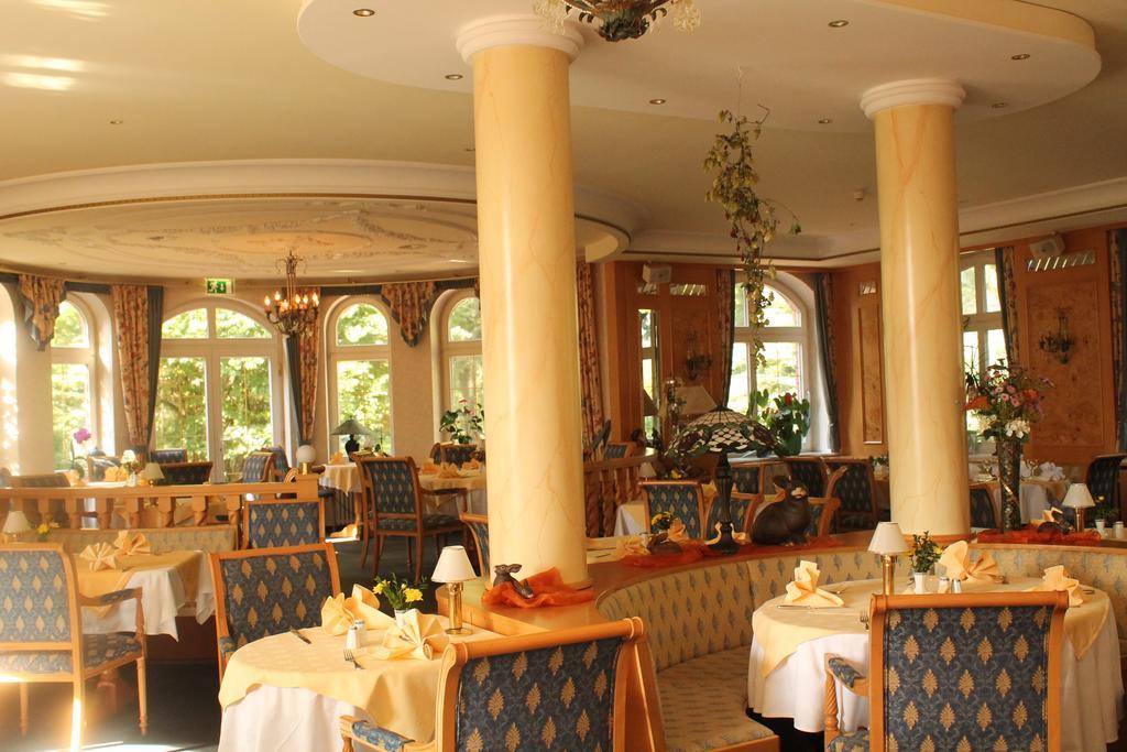 Hotel Und Restaurant Waldschloesschen Crivitz Extérieur photo