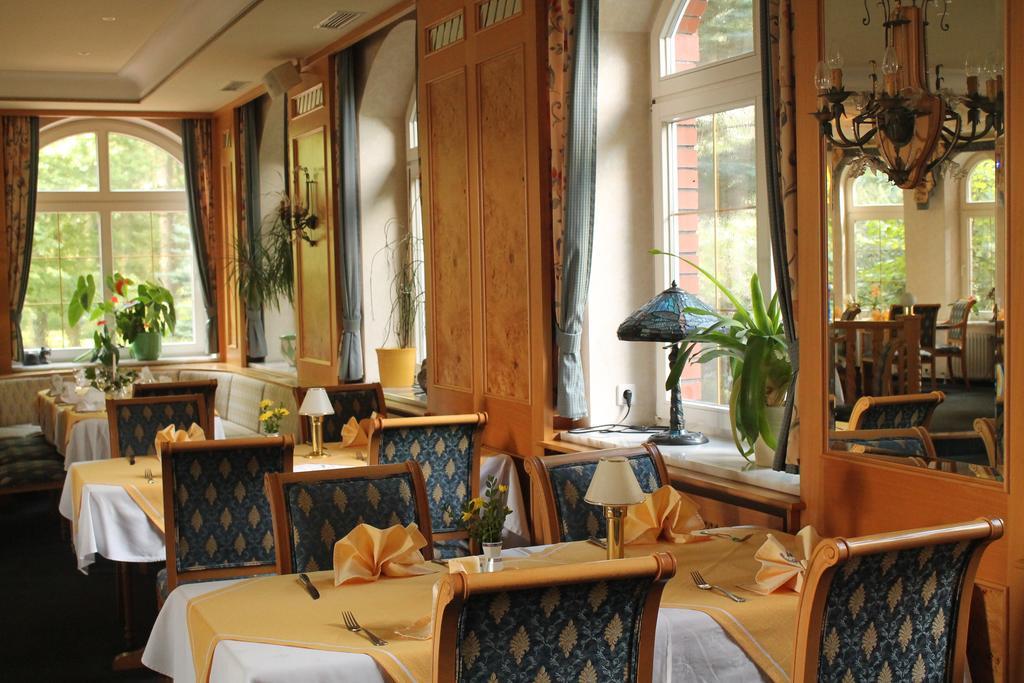 Hotel Und Restaurant Waldschloesschen Crivitz Extérieur photo