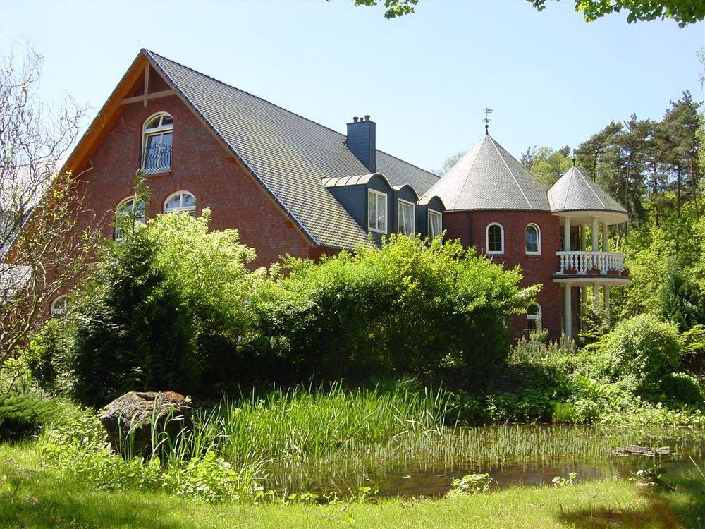 Hotel Und Restaurant Waldschloesschen Crivitz Extérieur photo